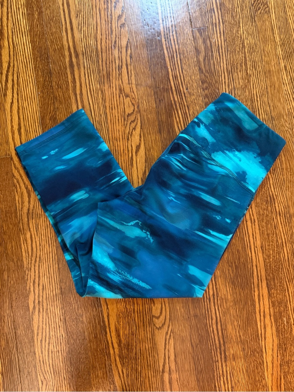 Old Navy Active Go-Dry Teal Blue Abstract Watercolor Crop Leggings - Size M